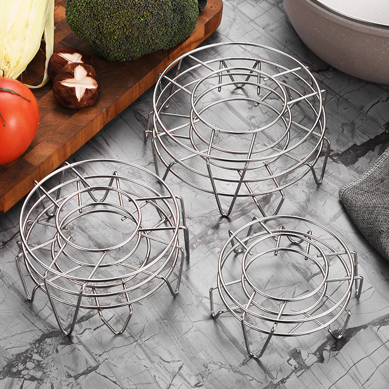 Wholesale non-magnetic stainless steel three-legged steaming rack, 12 cm pot rack, 1 yuan or 2 yuan, street stall small commodity wholesale