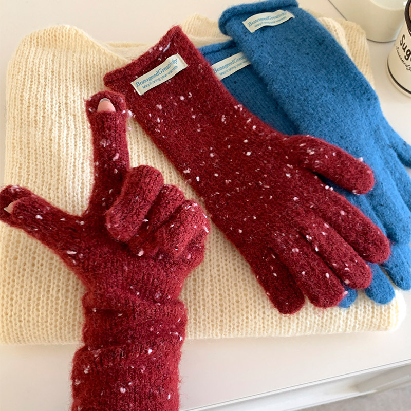 Korean bloggers' same style of dot yarn knitted woolen gloves for women, versatile and warm, simple five-finger cycling gloves for autumn and winter Specification image