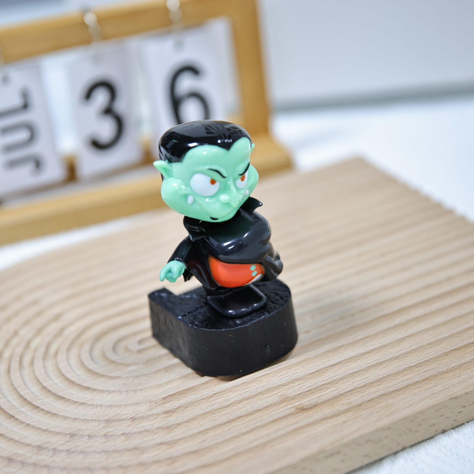 Halloween Vampire Solar Shaking Doll Car Accessories Vampire Swing Gifts in stock available for wholesale Application Scenario