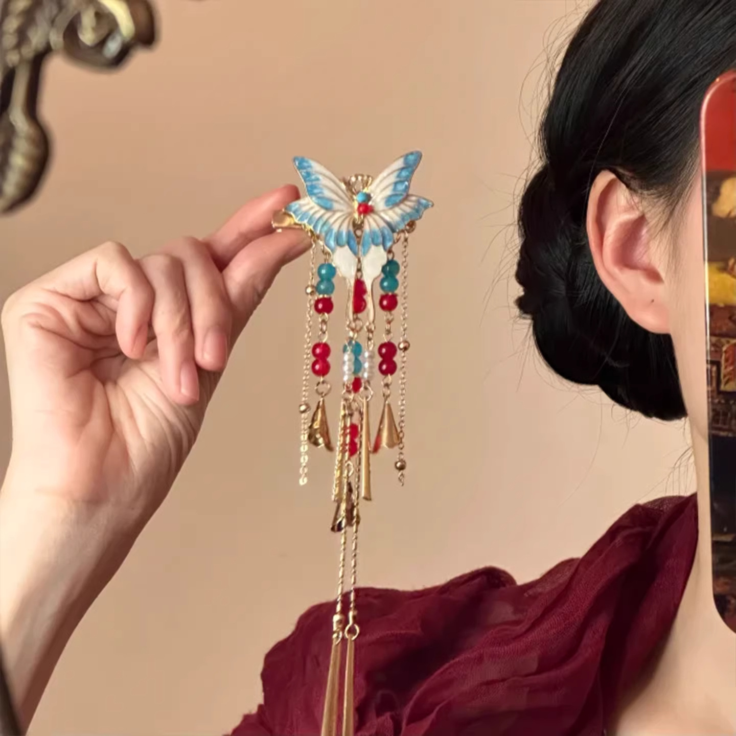 New Chinese-style New Year enamel Chinese-style butterfly tassel hair clip, women's side clip, ancient-style hair accessory Application Scenario