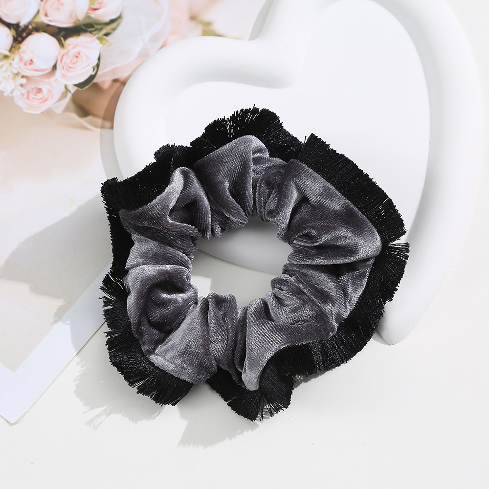 Cross-border colored velvet hair band, mom's large intestine band, retro classic hair band, headwear, tassel fringe, hair band wholesale Application Scenario