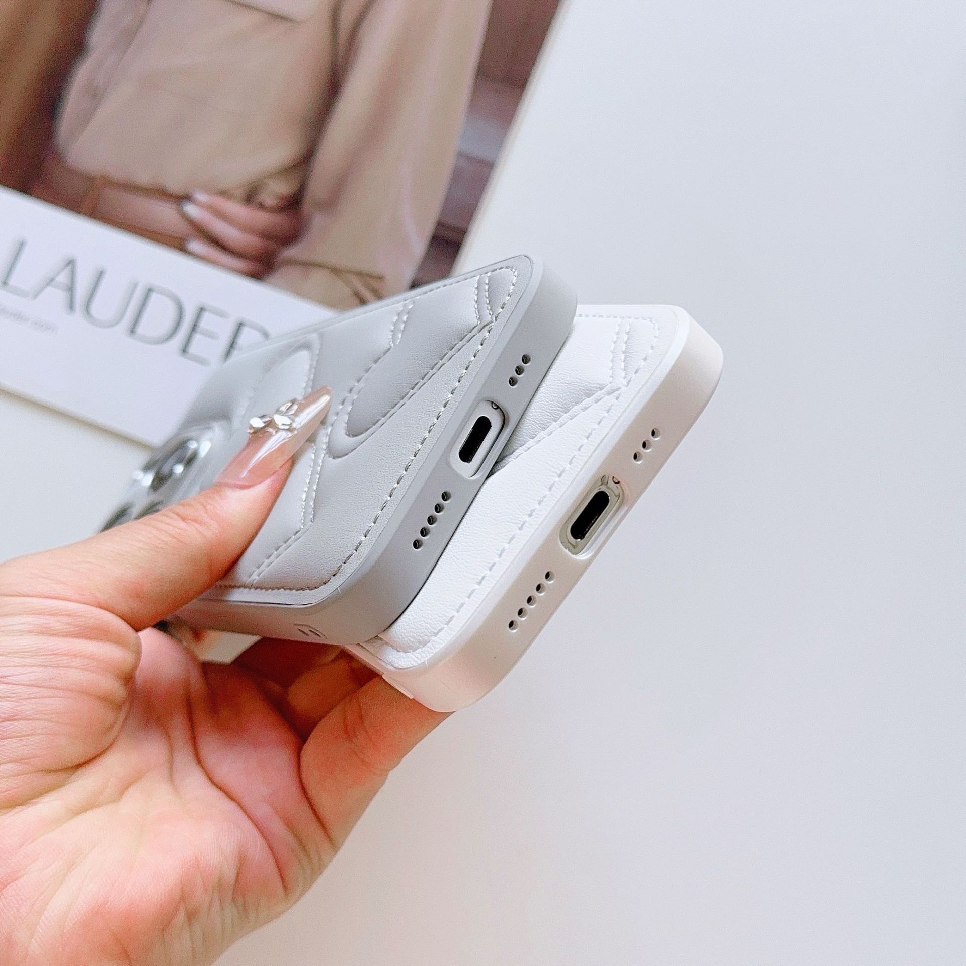 Aplicable apple 17promax phone case iphone16 cortex car line 15 pequeña fragante viento estéreo amor sentido avanzado Application Scenario
