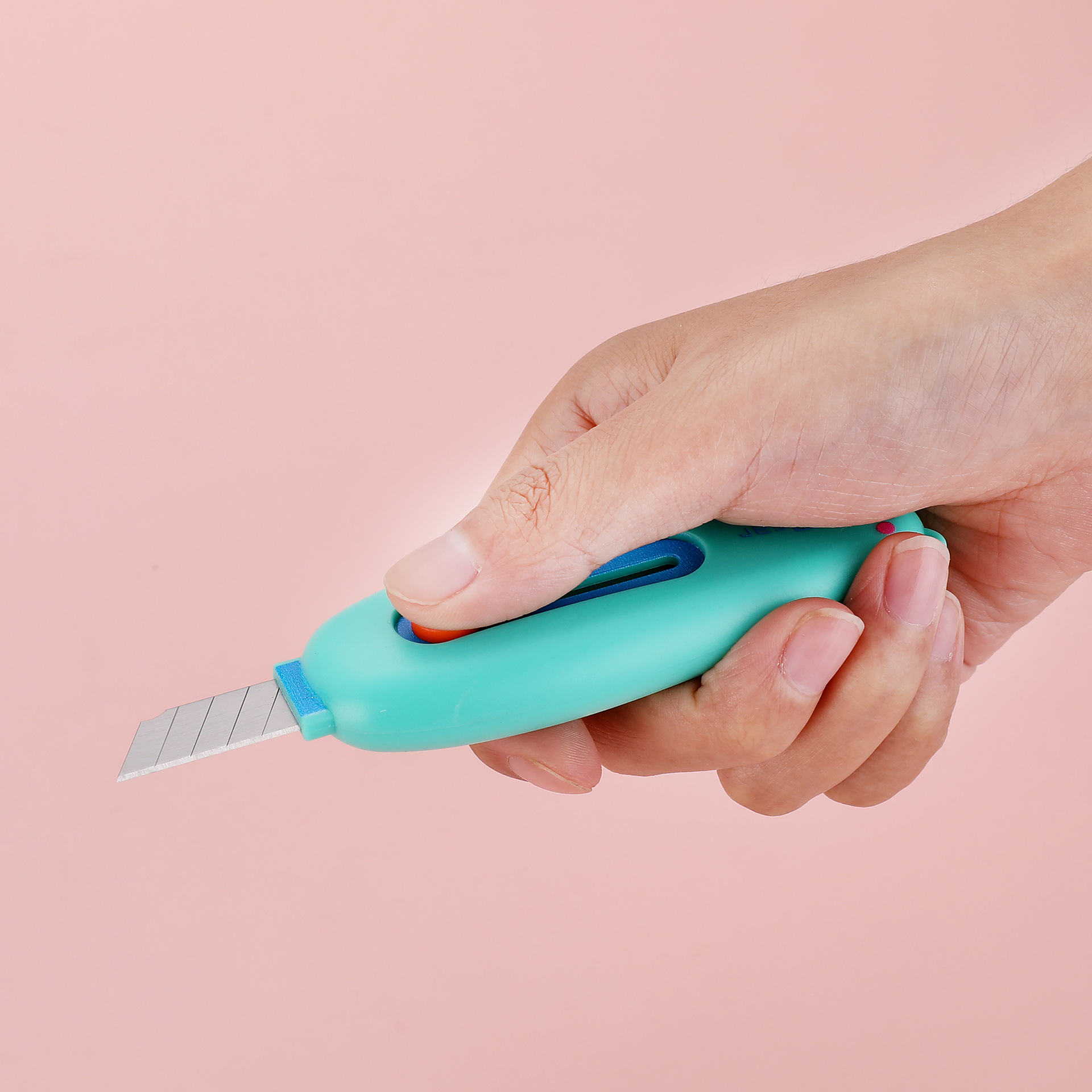 Pioneer 8145 Cartoon Bear Utility Knife, Mini Utility Knife, Portable Paper Cutter, Express Package Opening Knife Item Picture