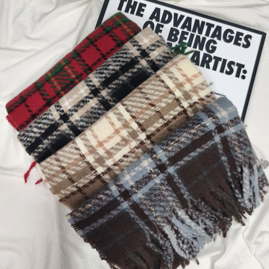 One-stop delivery of 2025 new Korean retro school style couple scarves, women's winter and men's high-end feel scarves, shawls for warmth, wholesale at street stalls