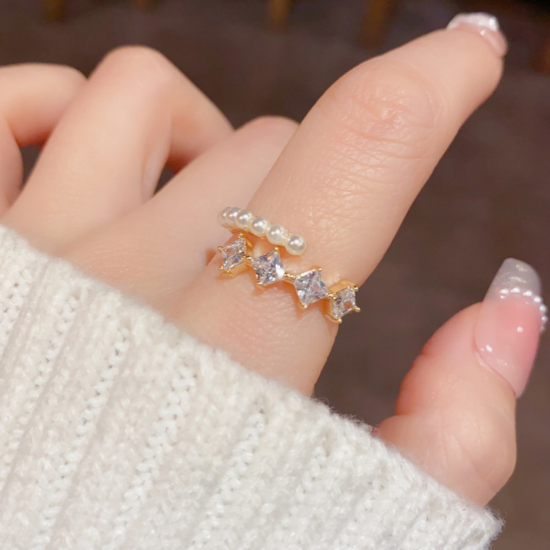 The light luxury slightly inlaid star pearl open ring exudes a sense of sophistication for women. The adjustable index finger ring is a simple and niche jewelry Specification image