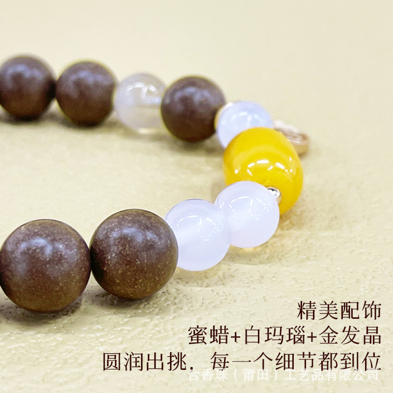 He Xiang Zhu natural Chinese medicine bracelet, women's bracelet, niche Chinese retro style gift, Wen Si bracelet, Buddhist prayer beads accessory Application Scenario