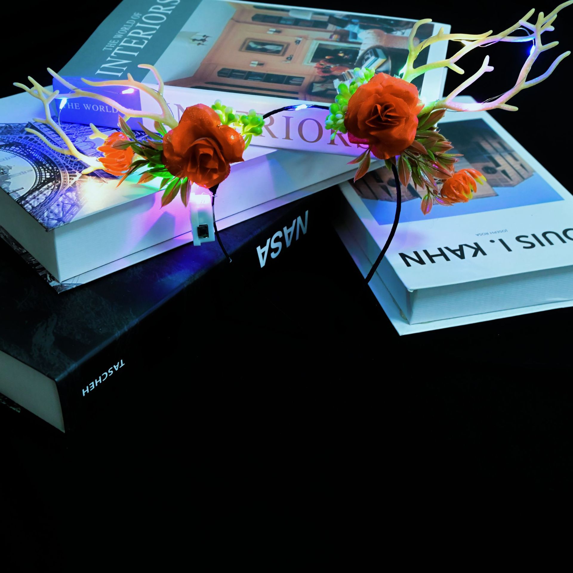 The new Christmas flower-shaped little reindeer hair band, the popular deer antler luminous headwear, Christmas items, hair clips and hair accessories are selling well Specification image