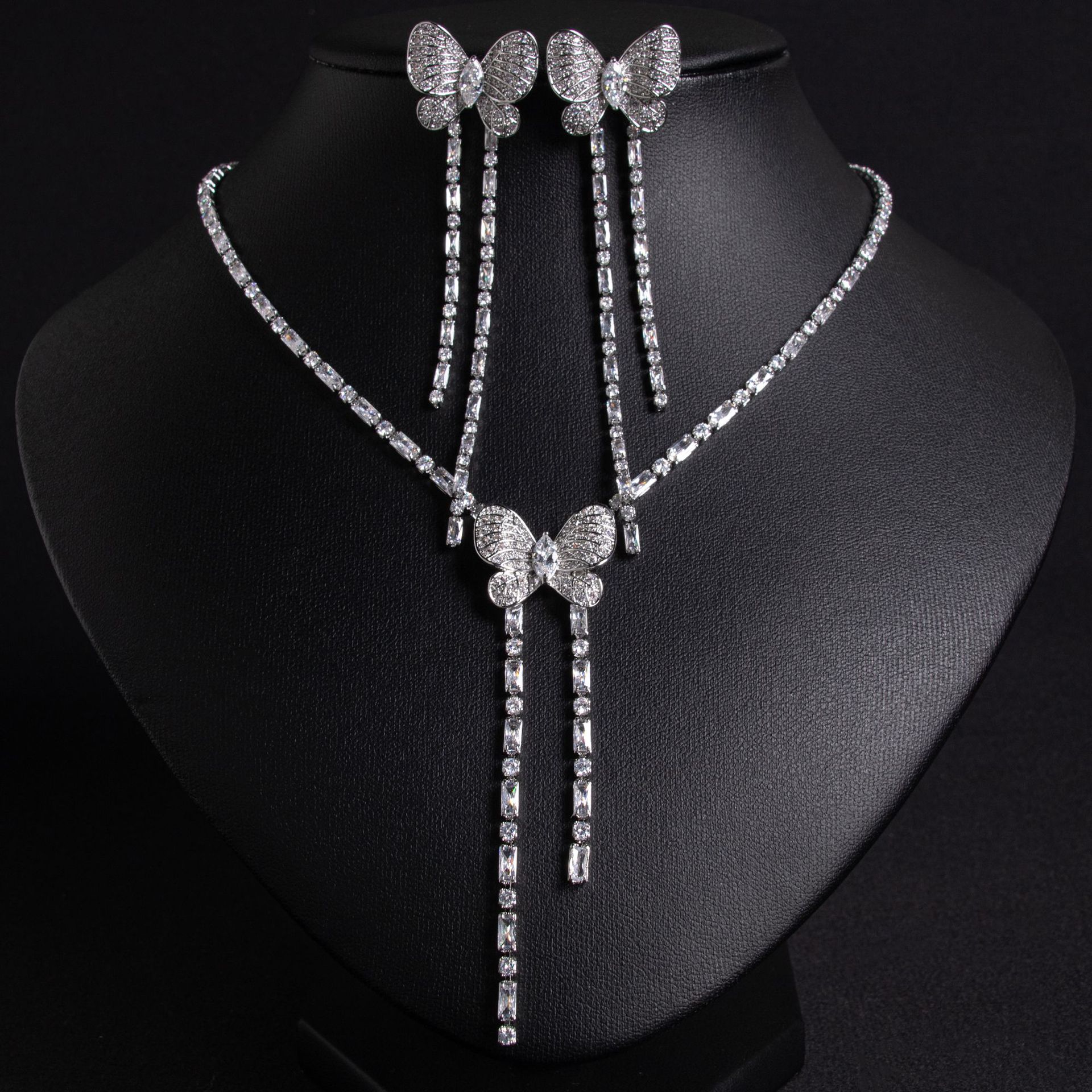 Cross-border new Xiaohongshu Super Fairy Butterfly tassel necklace, light luxury Butterfly Fairy long earrings set wholesale LYTJ30417 Getisa Jewelry and Accessories wholesale Application Scenario