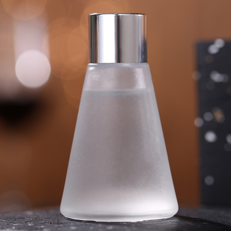 Flameless aromatherapy essential oil for home bedroom long-lasting room perfume, decorative items, air freshener, toilet deodorization Application Scenario