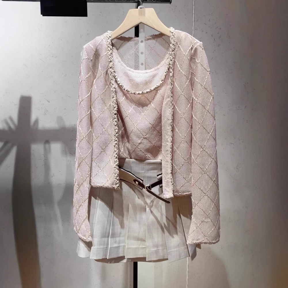 A unique and super beautiful two-piece French style pink knitted sweater with a halter top for women in early spring 2025 A unique and super beautiful two-piece French style pink knitted sweater with a halter top for women in early spring 2025