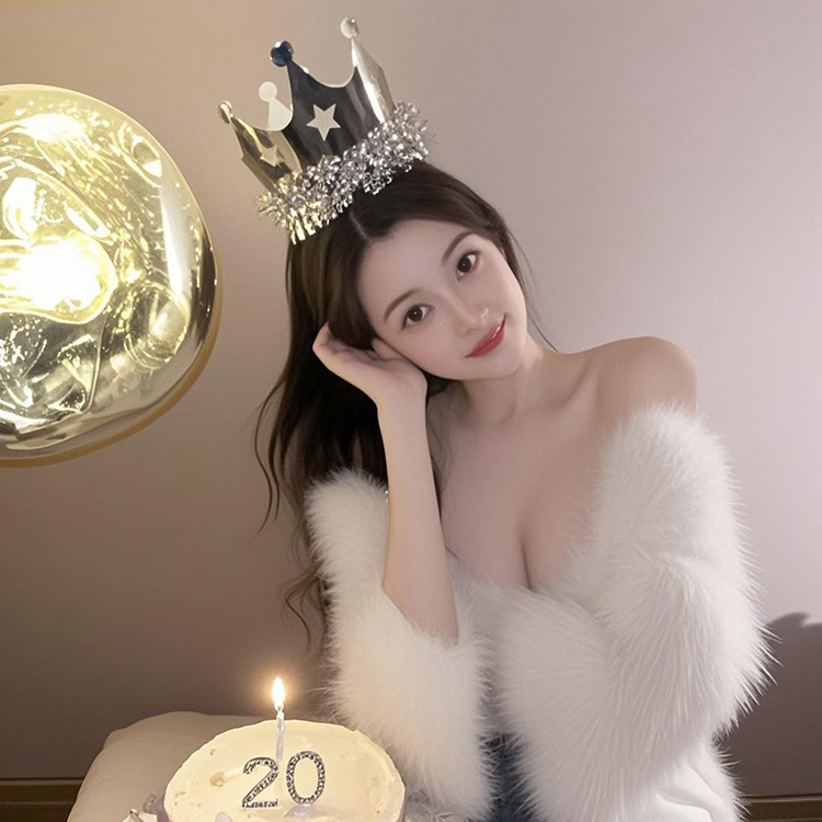 حفلات الأطفال البالغين ذوي القبعات الذهبية والفضية ذات اللون الأحمر، والقبعات الفضية، حفلات الأطفال Specification image