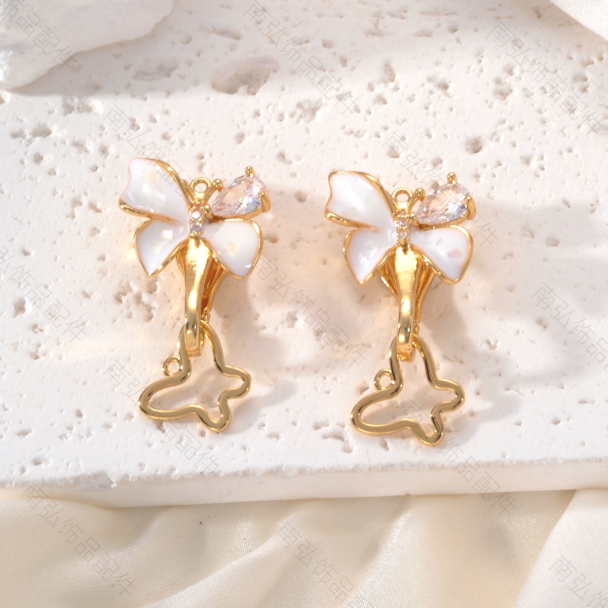 Copper-plated 18k gold pearl necklace, oil-dripping magnolia butterfly ot clasp, high-end DIY jewelry accessory details Picture