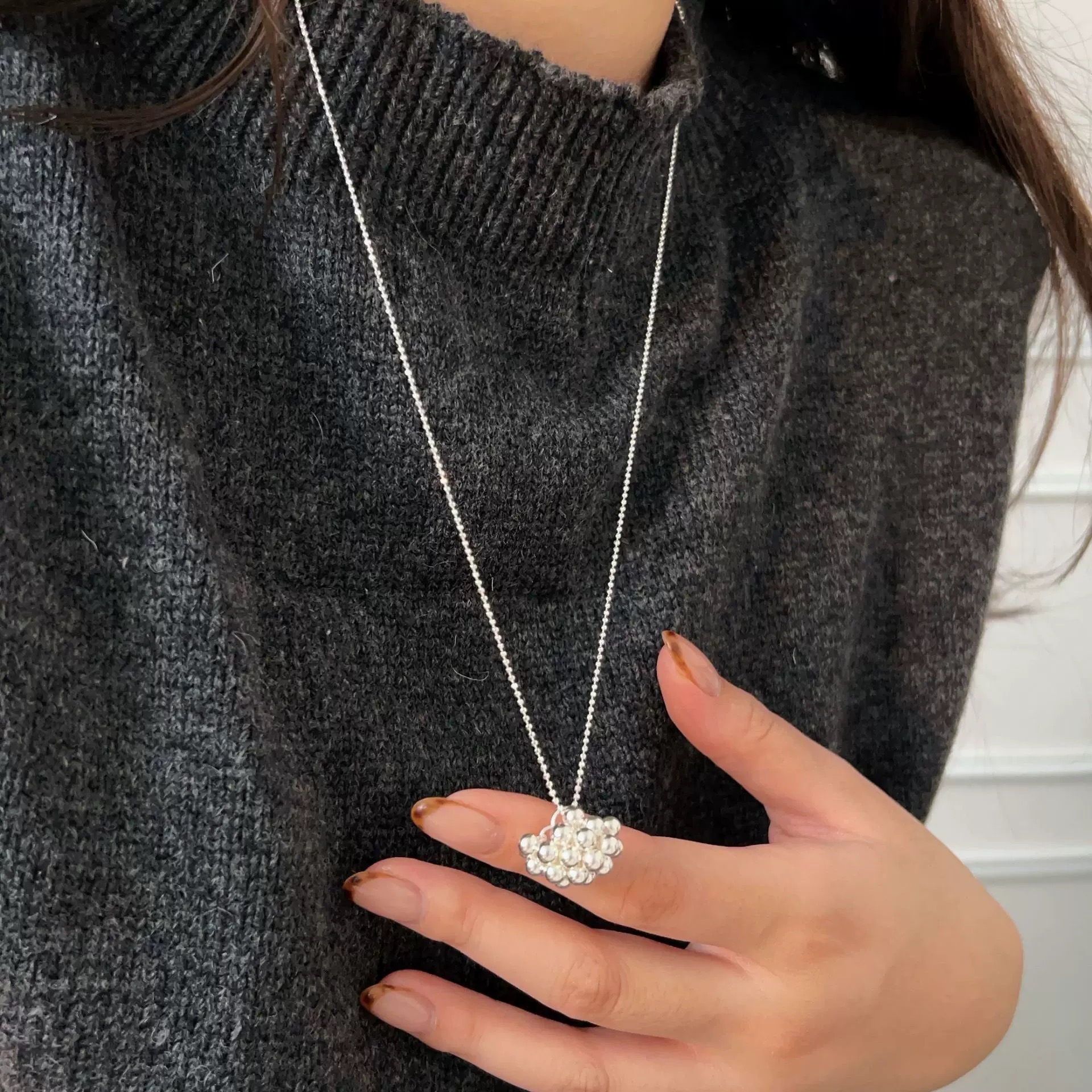S925 sterling silver 12.7 grape string sweater chain necklace, women's pull-out light luxury style, versatile collarbone chain, high-end feel Specification image