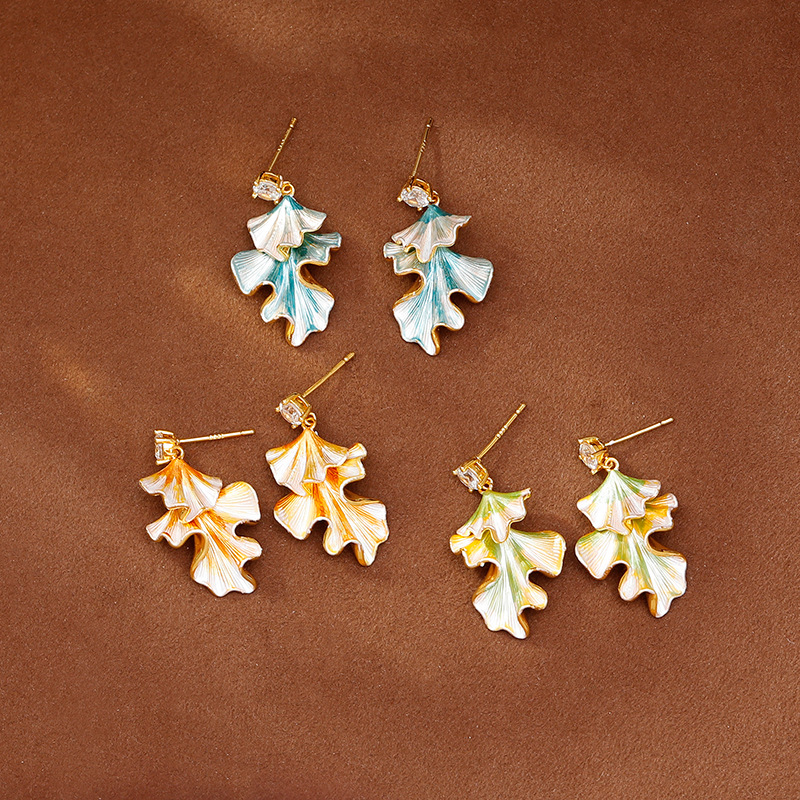 Gradient irregular Ginkgo leaf earrings, women's fashion stud earrings, 2026 live-streaming bestsellers, niche design sense details Picture