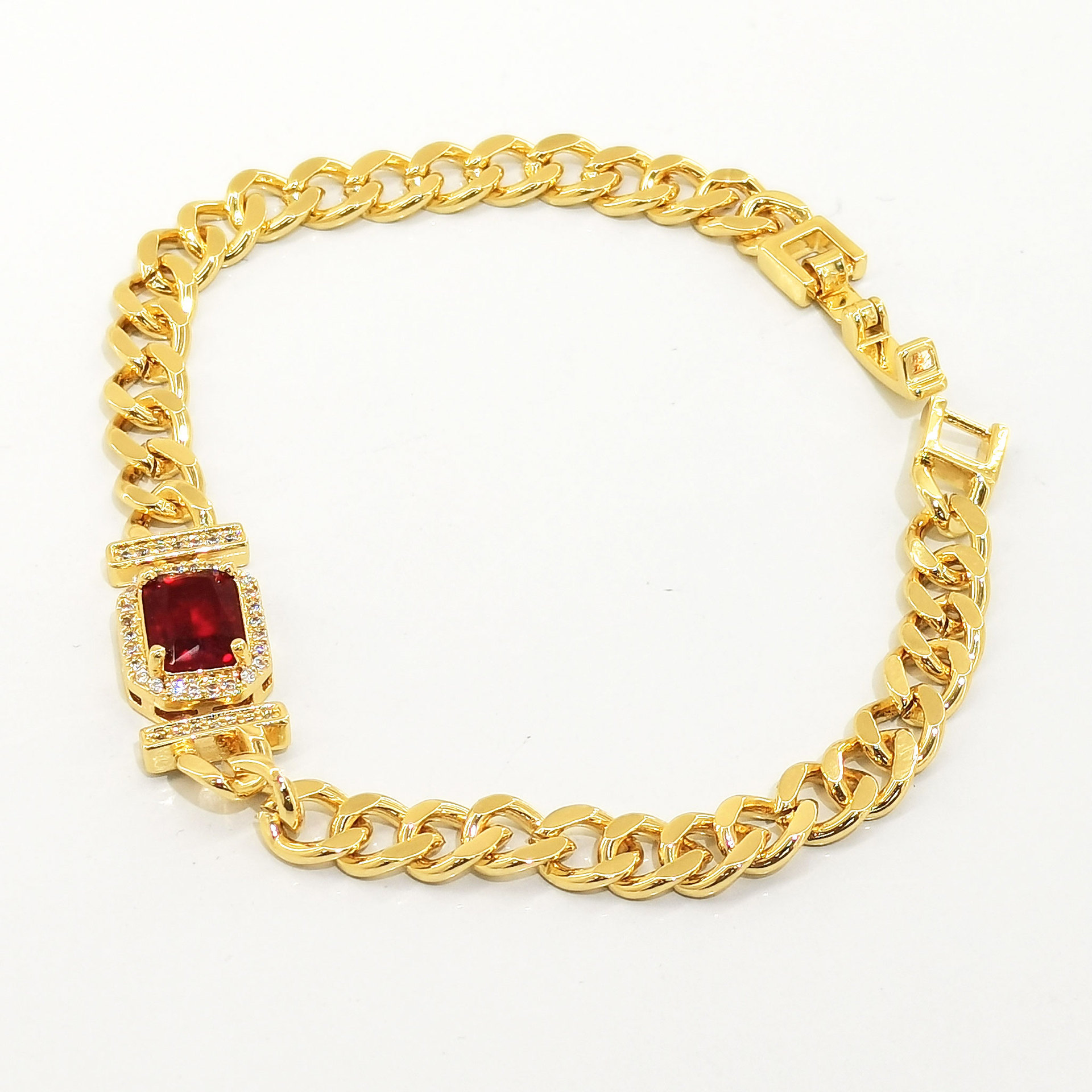 The new Cuban chain bracelet for women features a light luxury and niche design with a simple and fashionable chain buckle Specification image