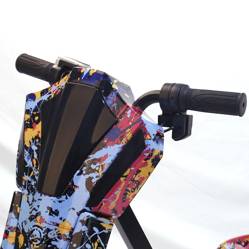 High-appeartion-level fashionable little diamond scooter for rent in parks and squares, luminous children's twist scooter in stock wholesale Item Picture