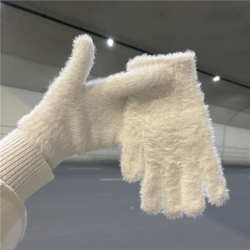 New faux rabbit fur plush ins winter gloves for women, with added fleece, are warm and cute, specifically designed to protect students from the cold Item Picture