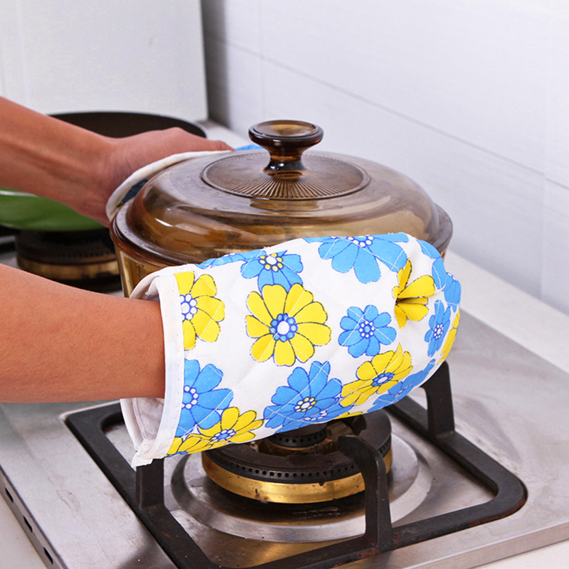 Microwave oven gloves, household heat-insulating, anti-scald and high-temperature resistant gloves, kitchen oven baking protective gear, heat insulation pad two-piece set