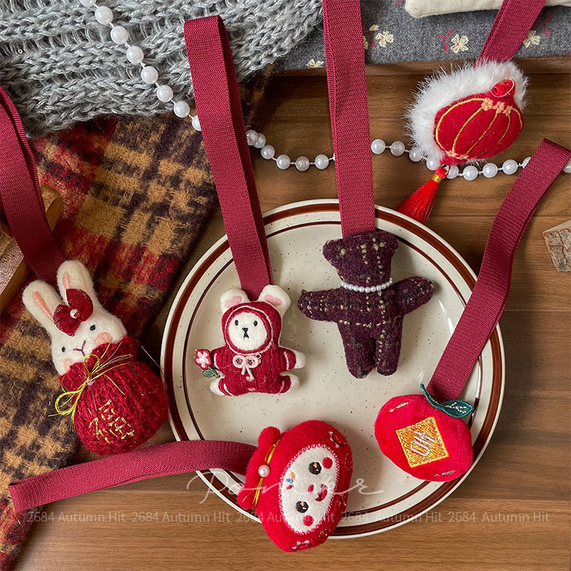New Korean-style red cartoon fabric children's accessories, hand-held clothing and accessories, New Year bag accessories, women's red festive plush pendants, rabbit bear Daruma Apple-shaped cute New Year decorations, and adorable pendants