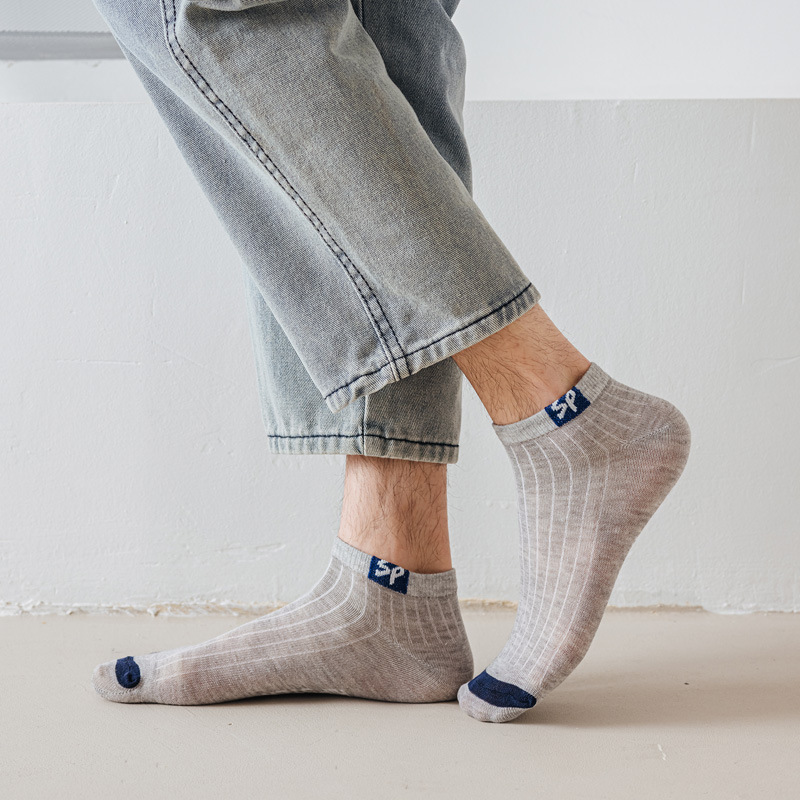 Men's Korean short socks, summer deodorizing, sweat-absorbing, breathable, student sports sp fabric label, low-top, shallow-mouthed boat socks for men Application Scenario