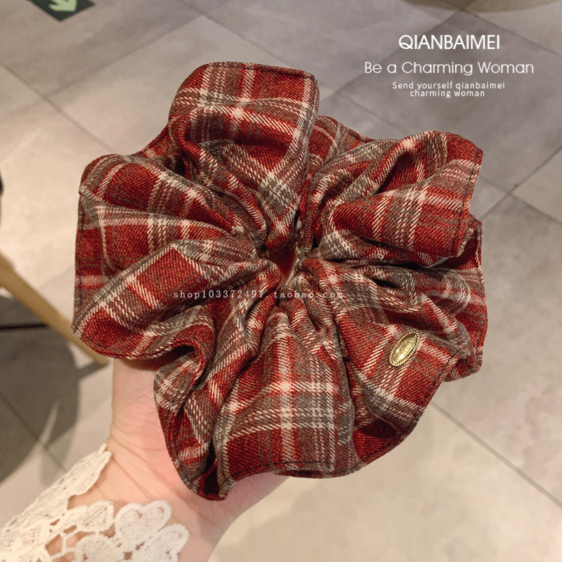 Zhao Lusi's same French high-end large intestine hair band, simple and elegant, versatile low ponytail bun hair rope autumn and winter accessories Application Scenario