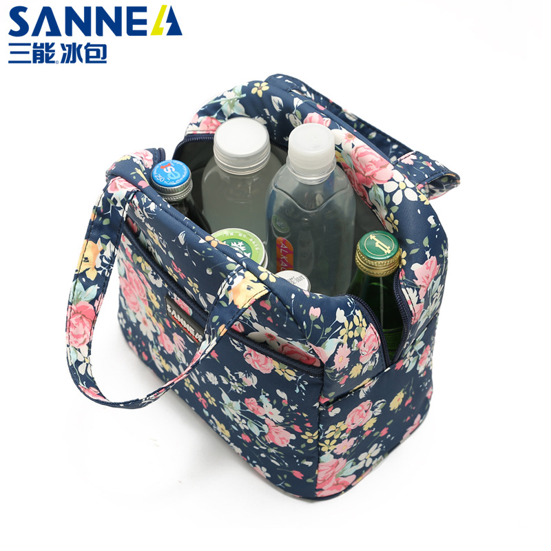 Amazon children's folding meal bags, portable outdoor picnic bags, modern and simple bento bags, insulated bags, aluminum film wholesale Application Scenario
