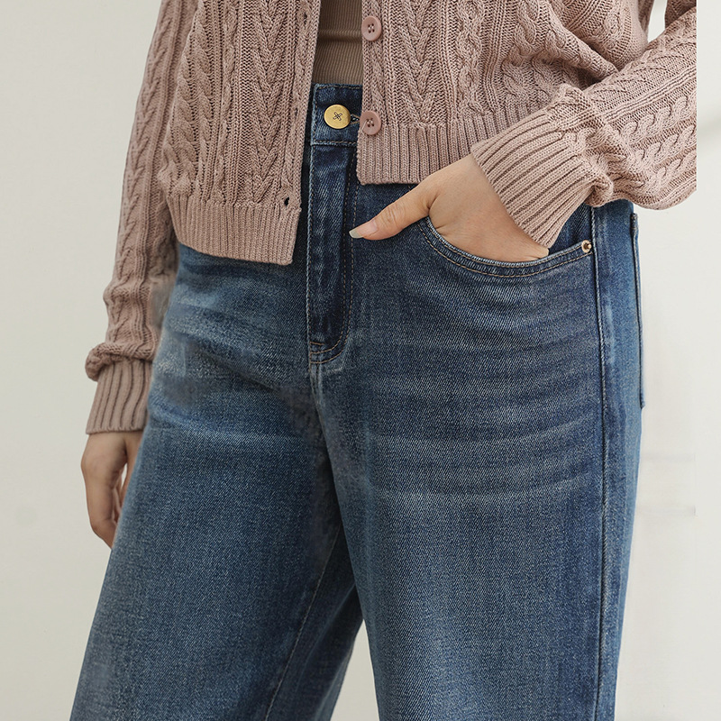 Factory direct sales of new wide-brimmed, slightly flared jeans for women with a loose and slimming drape, flared flared pants, floor-length pants for casual wear Application Scenario