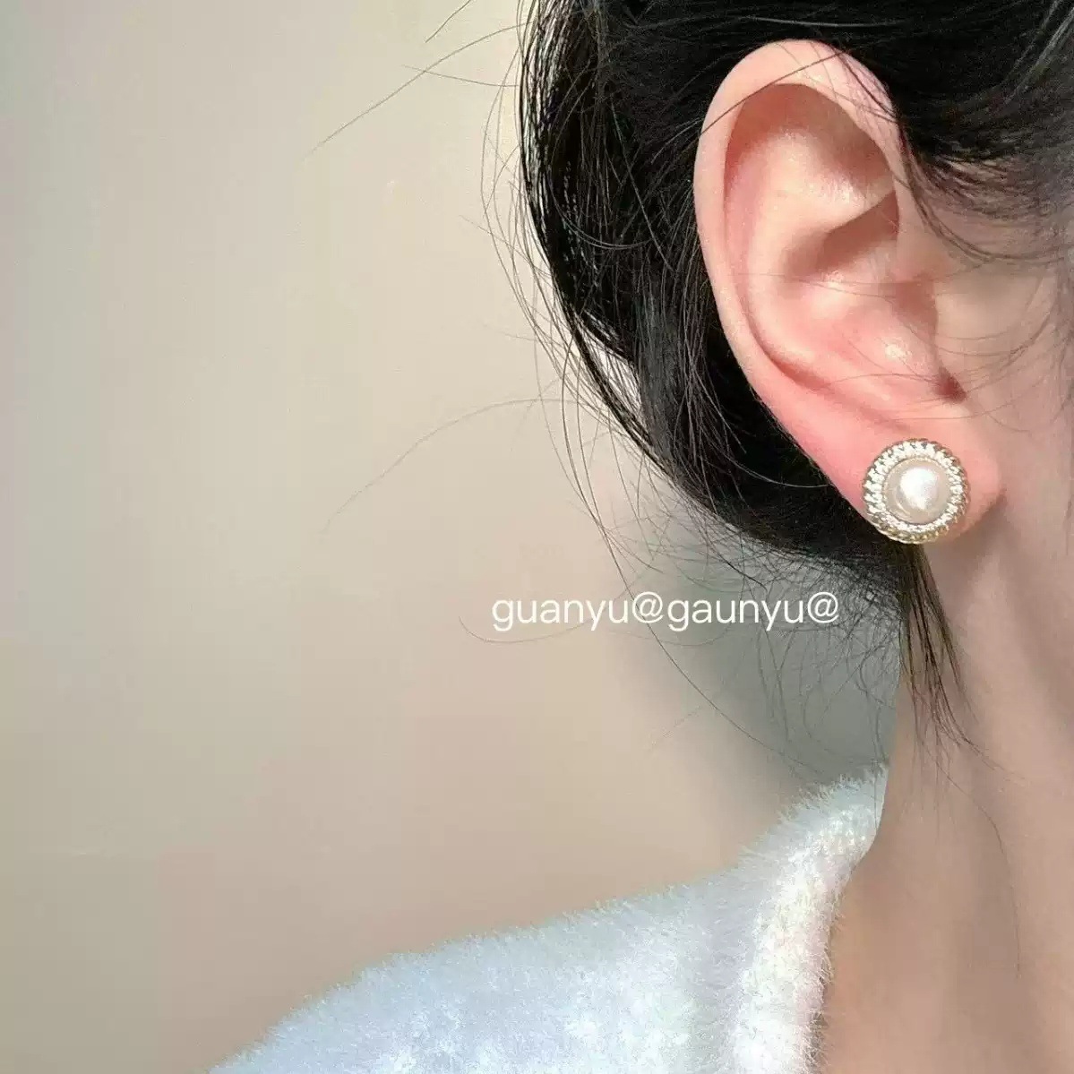 Natural freshwater pearl stud earrings, light luxury, full diamond, niche style earrings, pure silver needle, high-end feel, strong light, simple earrings