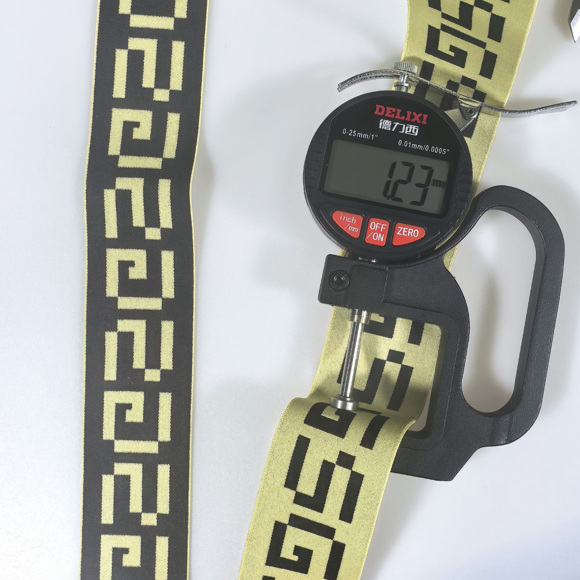 4 cm computer jacquard elastic band polyester material English letter underwear with exposed hem and elastic band at the waist Application Scenario