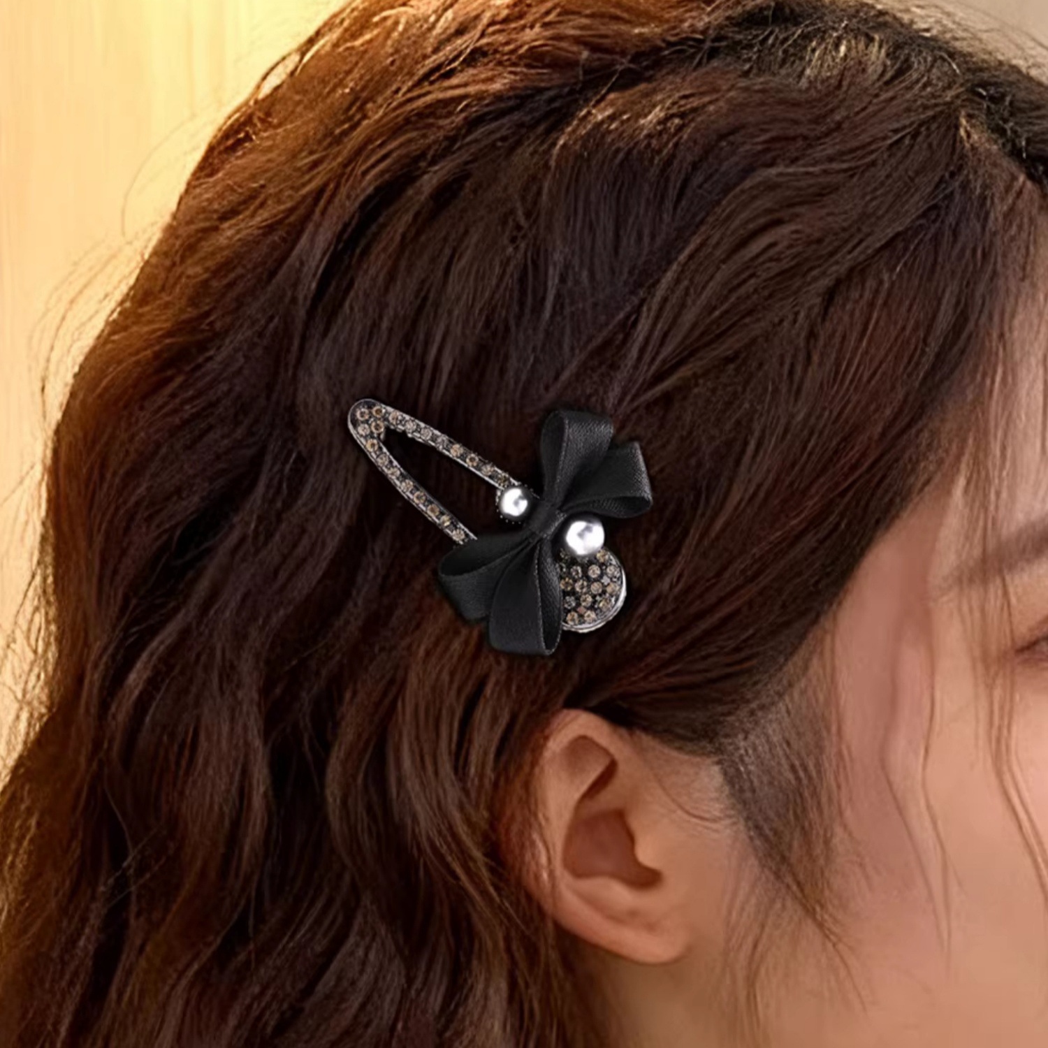 Water diamond bow duckbill clips, fashionable and high-end hair clips, headwear, hair clips, ladies' stylish bangs, side hair clips Application Scenario