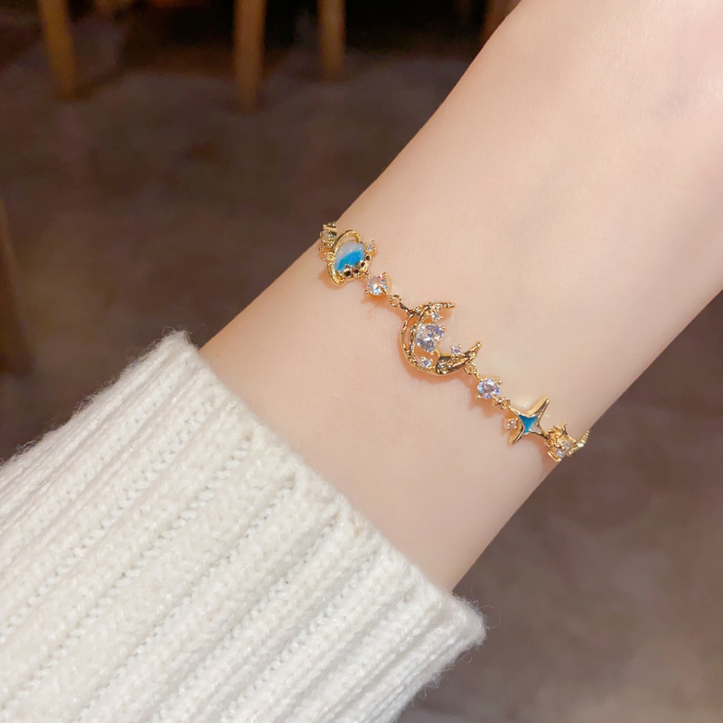 Wholesale of light luxury, fashionable and versatile diamond-encrusted blue star moon bracelet for women, simple, niche, elegant and high-end jewelry