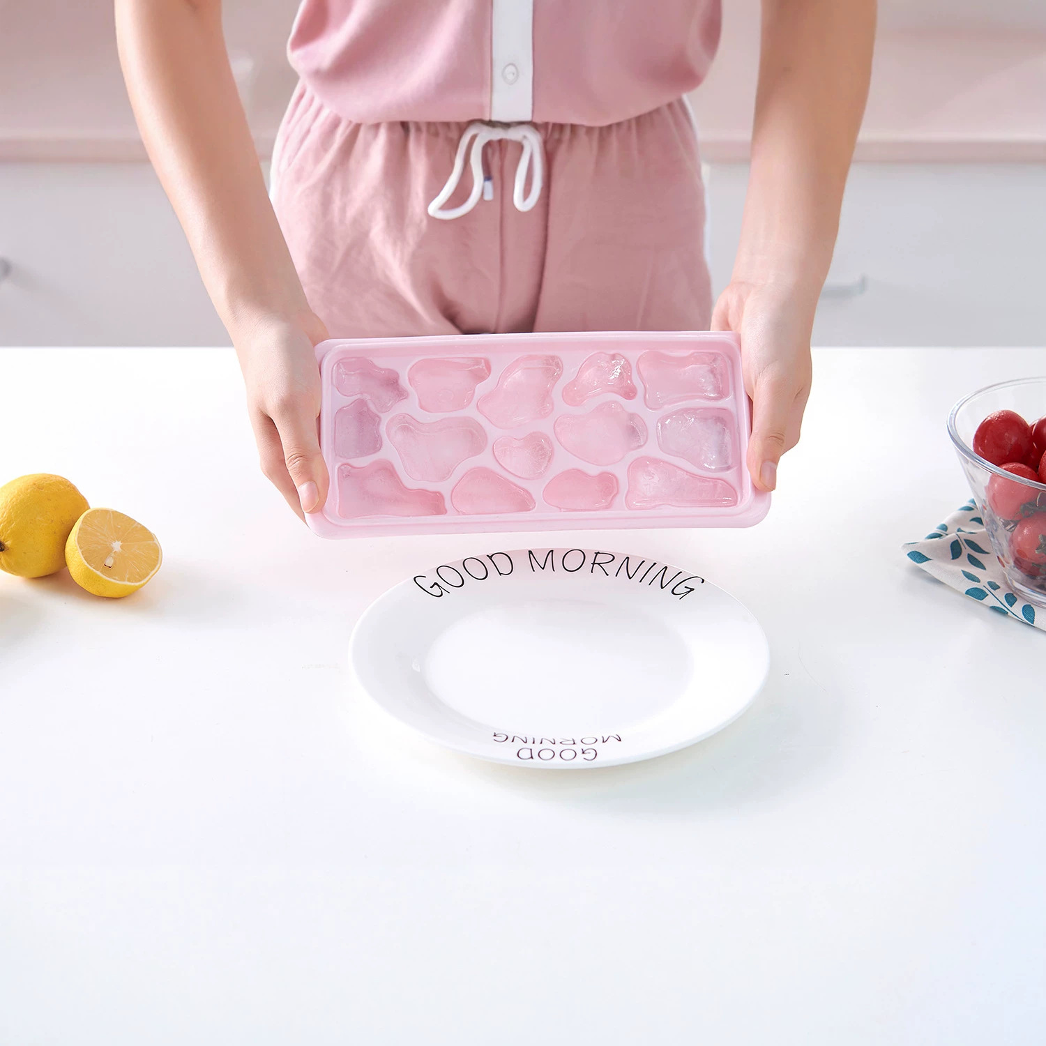 Customized gift ice cube molds, food-grade quantitative press-type ice cube trays, homemade ice boxes for household refrigerators, a magic tool for freezing ice blocks details Picture