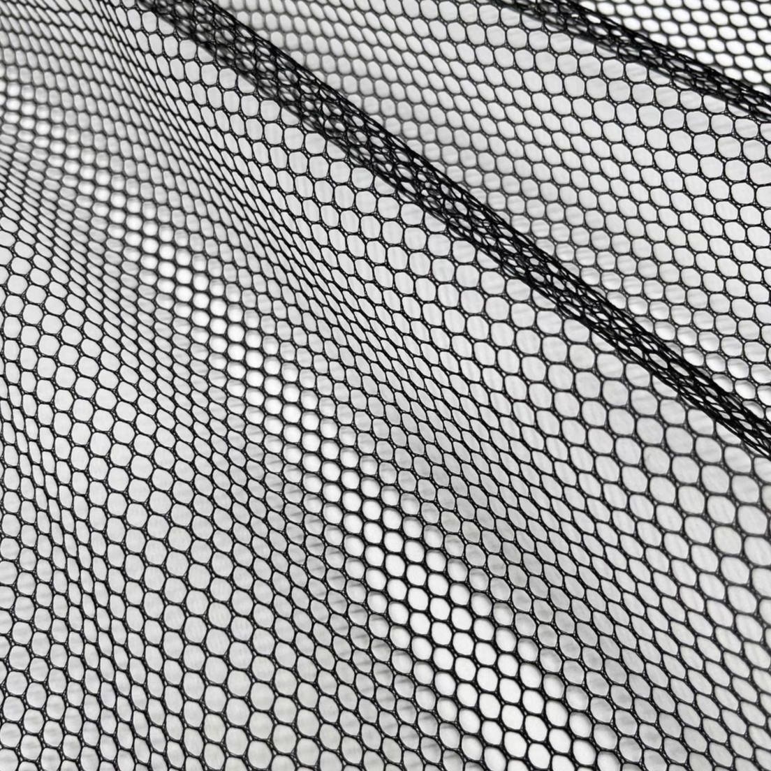 Mesh fabric, hexagonal mesh fabric, luggage, luggage storage bags, shoe materials, handbags, laundry bags, accessories, fabrics, Daye luggage materials Item Picture