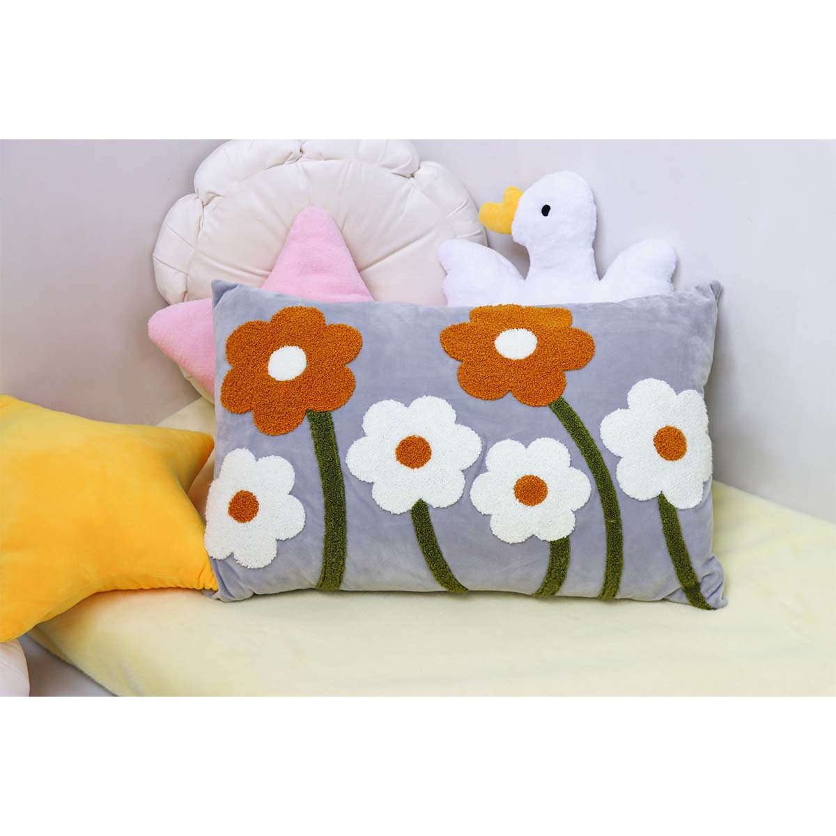 New and fresh three-dimensional embroidered flower pillowcase, bay window living room sofa cushion and pillow cover Application Scenario