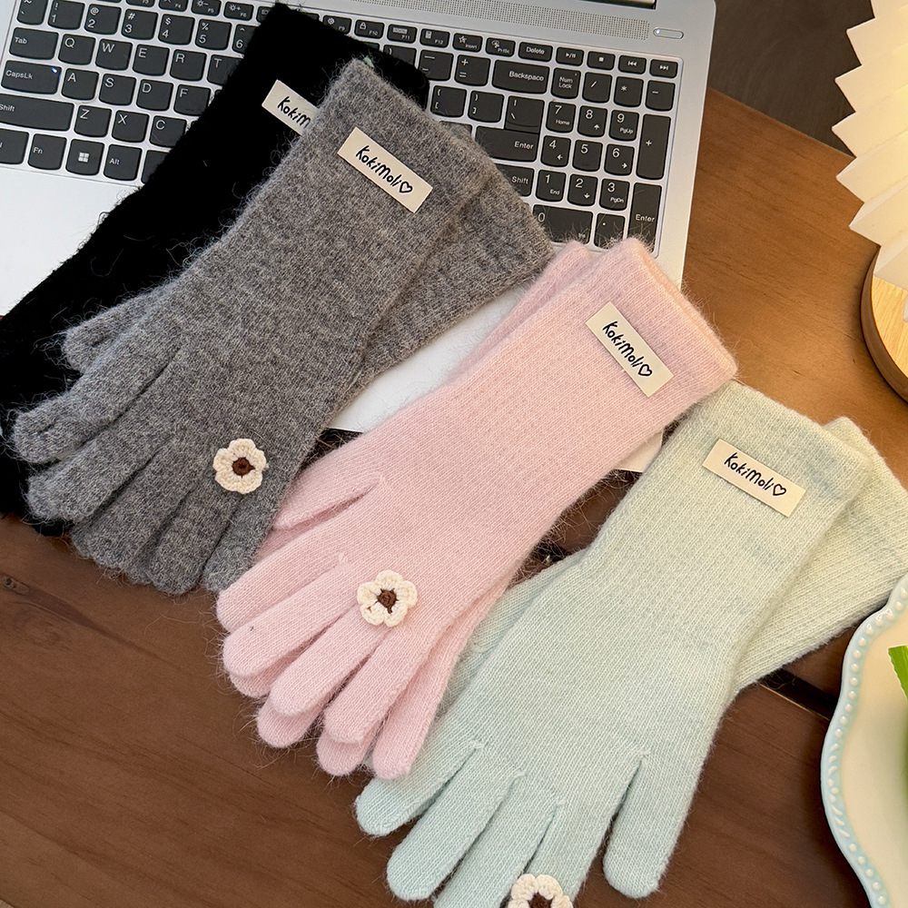 Korean-style fresh floral creative knitted gloves, windproof and warm for women, touch screen new style for autumn and winter, suitable for students and commuting details Picture