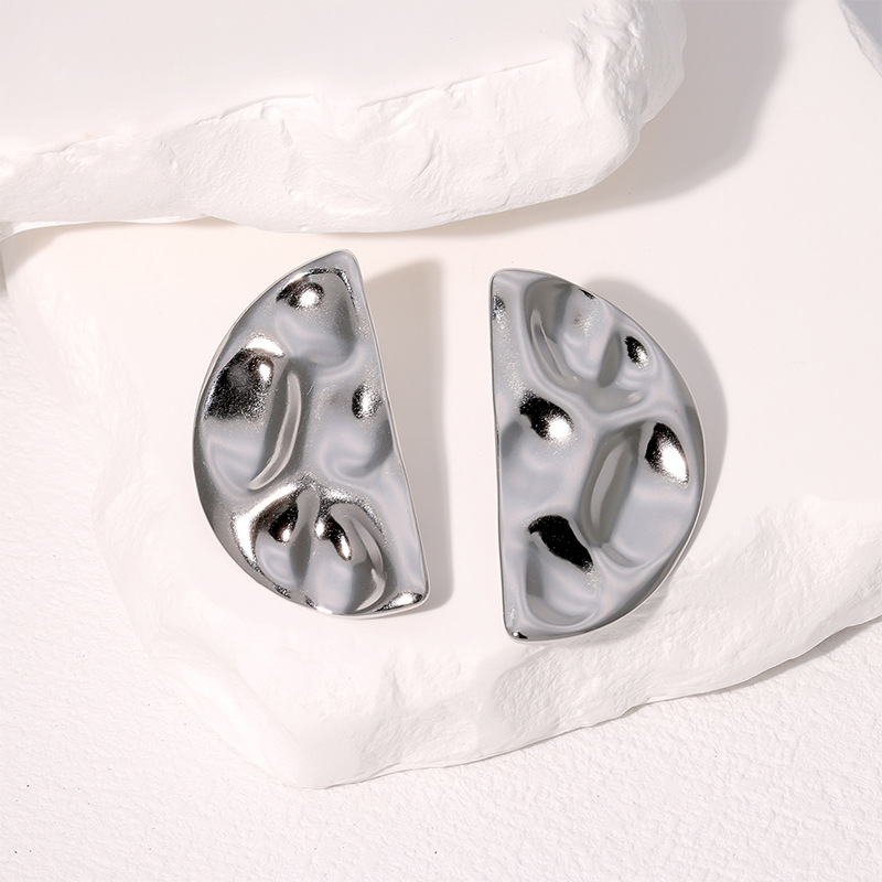 European and American cross-border exaggerated high-end geometric semi-circle Instagram cold style, simple and individual, niche stainless steel stud for women Application Scenario