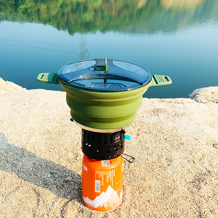Green folding pot, telescopic fork, stainless steel tableware, children's camping bowl, outdoor products Application Scenario
