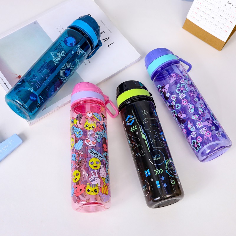 Children's cartoon spout water cup, summer primary school and kindergarten straw direct drinking cup, special convenient water bottle for school Application Scenario