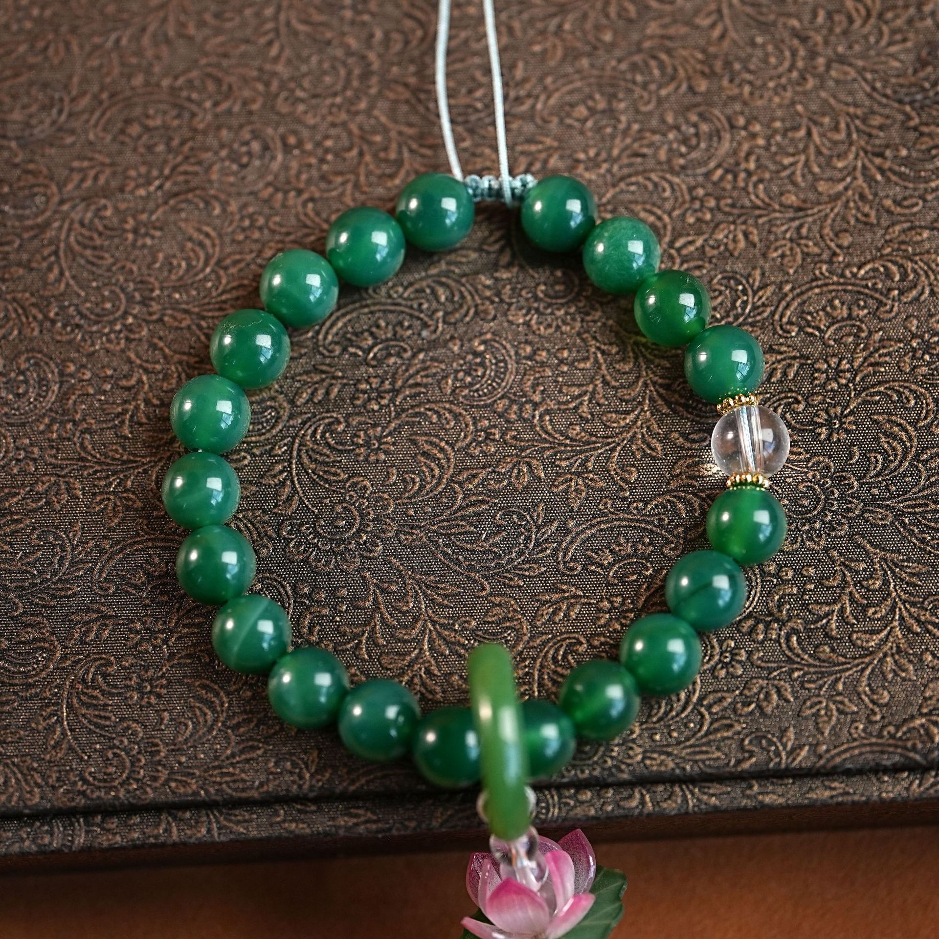 New Chinese-style emerald green chalcedony bracelet with beads, light luxury and high-end feel, ethnic style men's and women's glass bracelet accessories Application Scenario