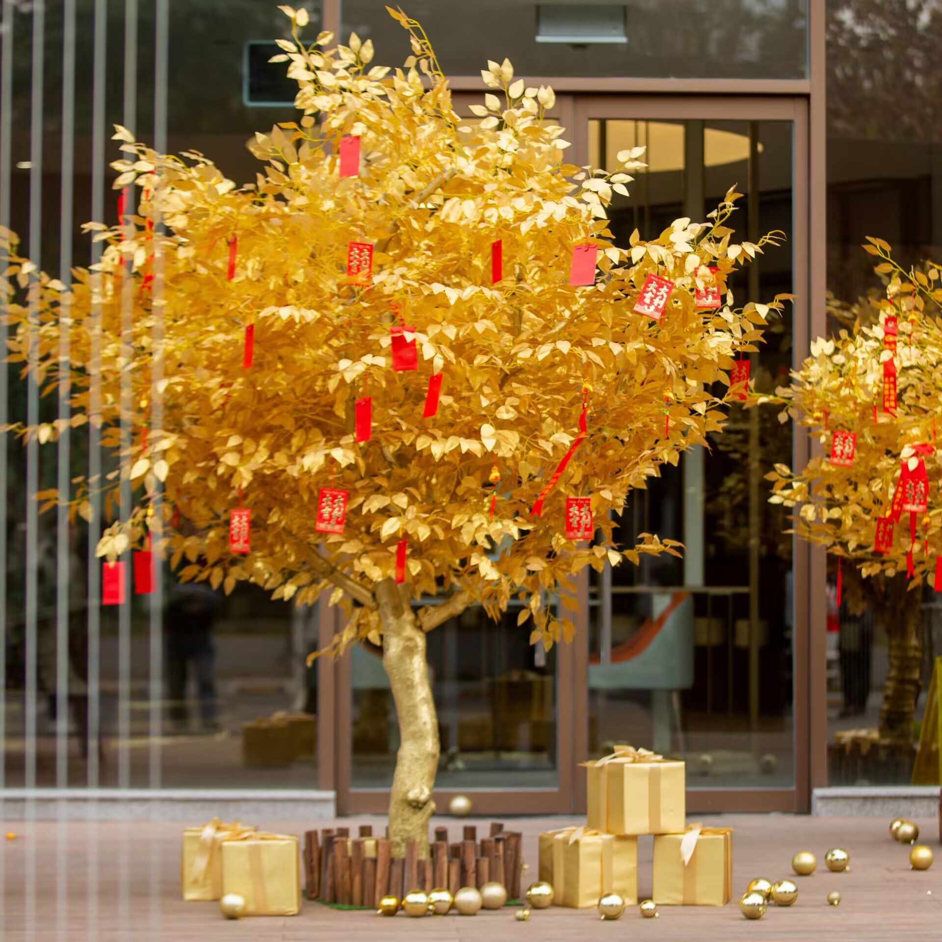 Simulated golden banyan tree, money tree, wish tree, large fake tree, prosperity tree, New Year red envelope tree, shopping mall and hotel decoration tree Application Scenario