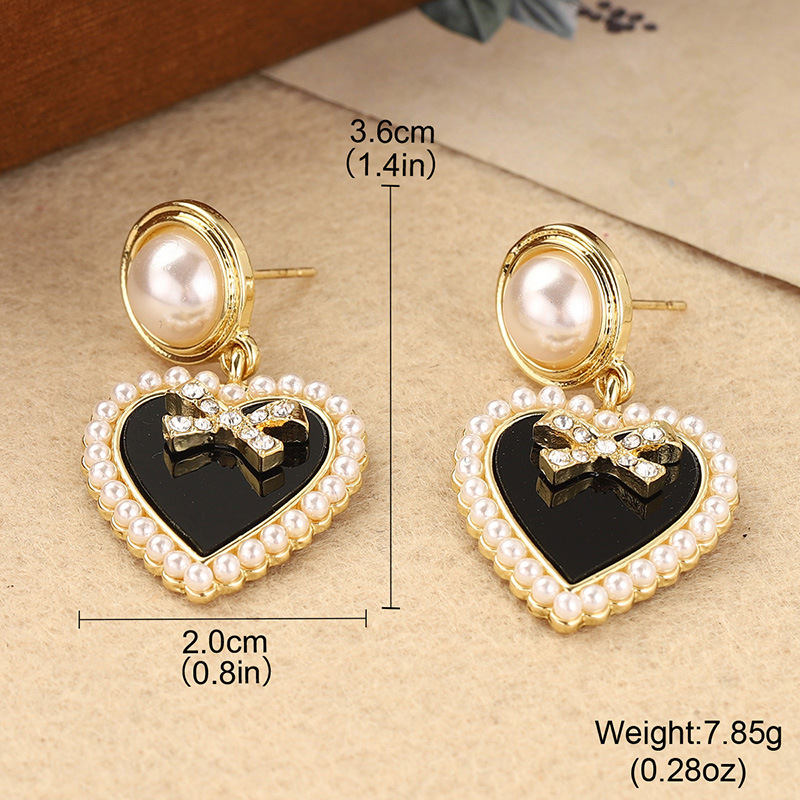Pearl heart-shaped earrings with a light luxury and high-end feel, versatile and niche bow stud tassel earrings for women in the new summer of 2024 Application Scenario