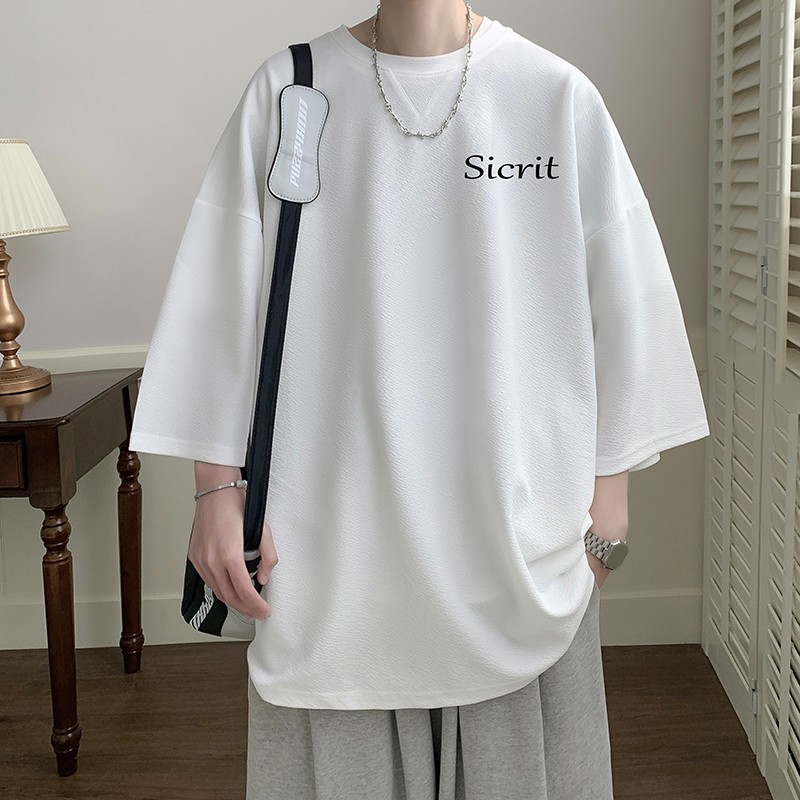 A loose white short-sleeved T-shirt for men's summer fashion, a trendy choice for young people and a large-sized five-quarter sleeve top