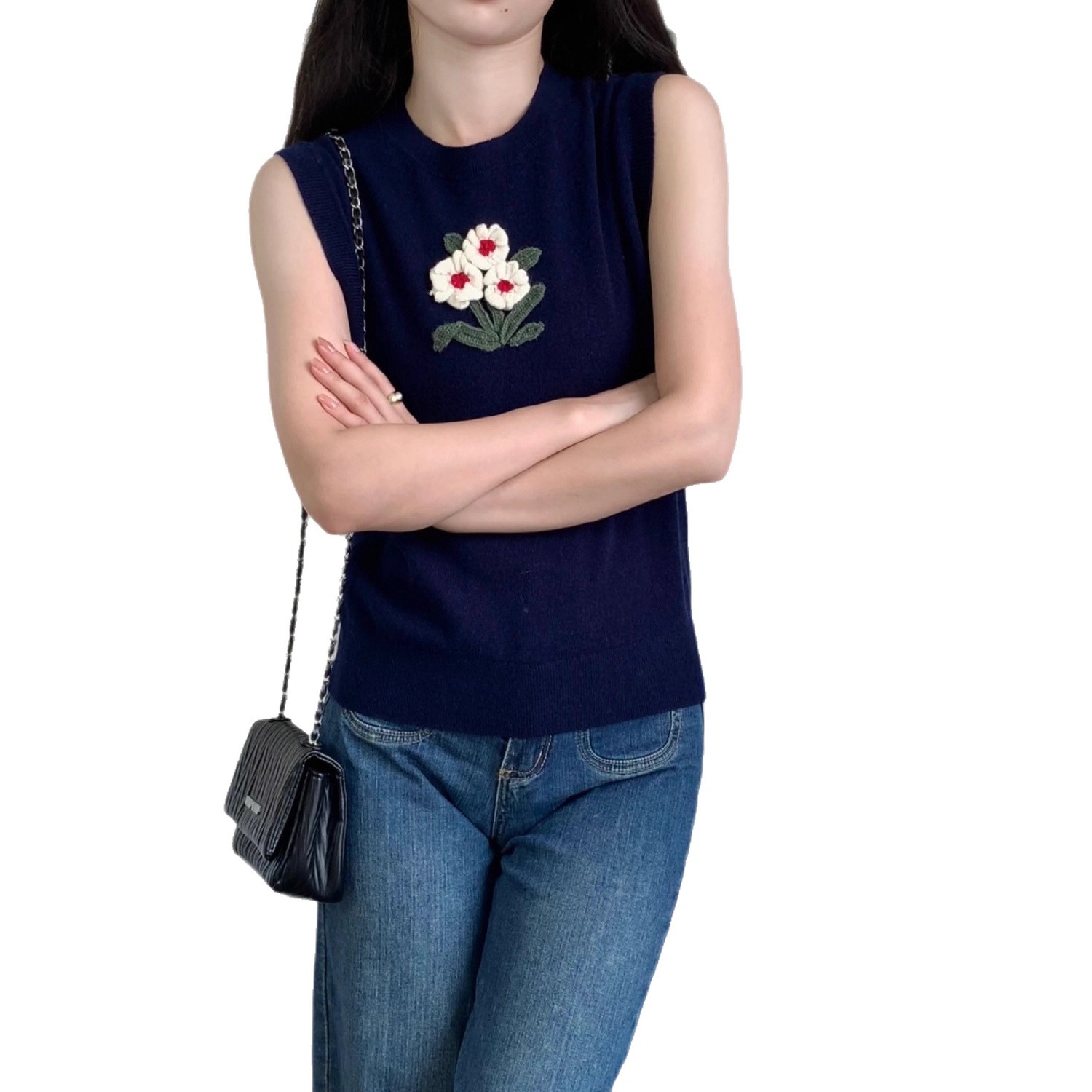 Cashmere and wool three-dimensional flower embroidered knitted sweater, vest, women's round neck, sleeveless, cut 2025 autumn new style top Item Picture