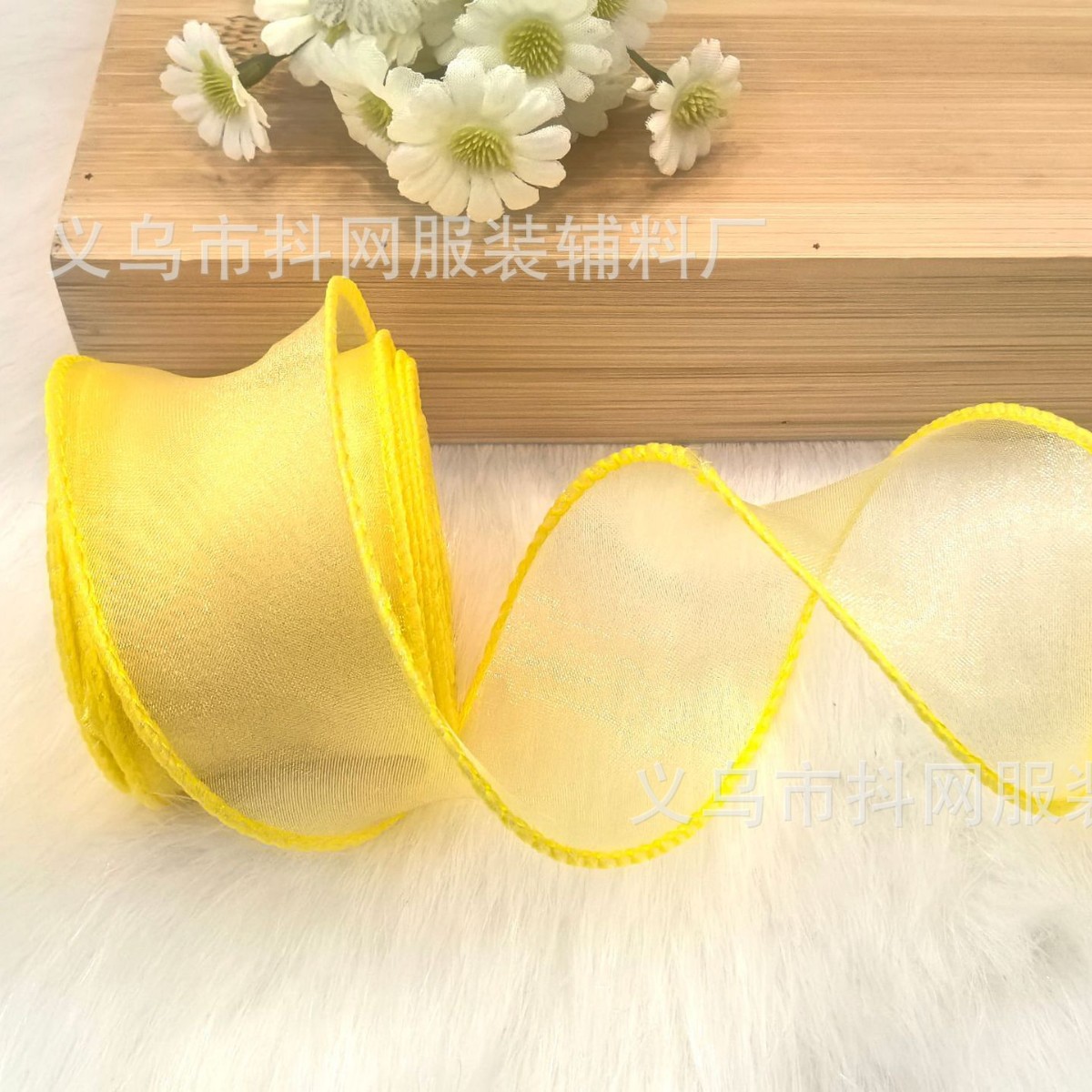 3.8cm in-stock colored fishtail yarn ribbon gift box decorative accessories, flower gift ribbons, decorative edge straps Application Scenario