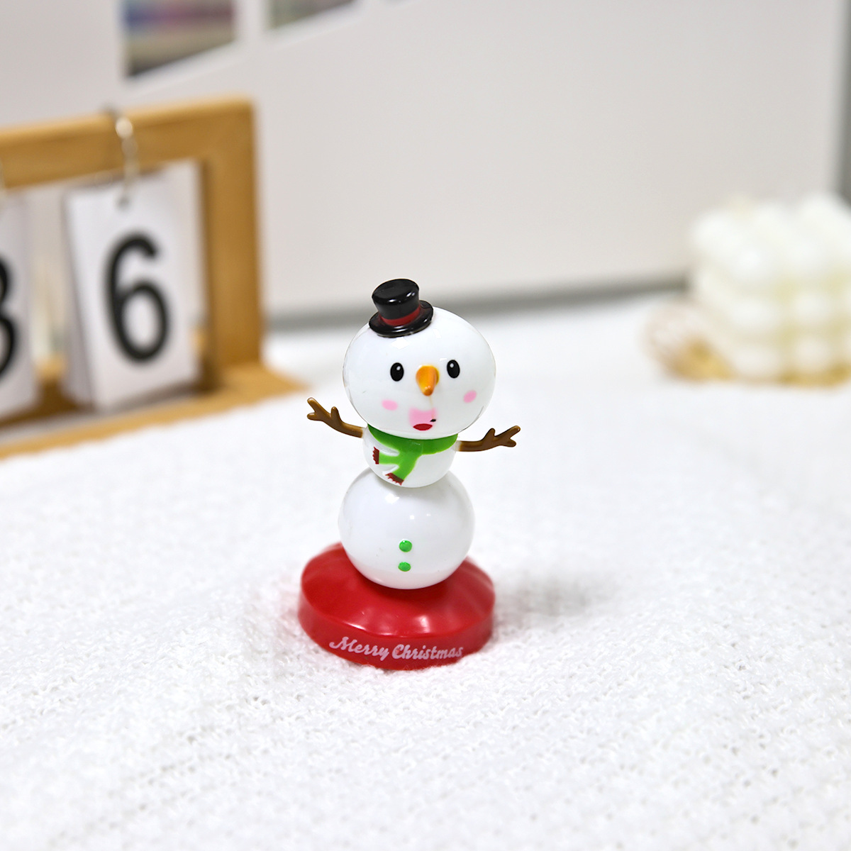 Christmas solar-powered automatic shaking dolls and Christmas solar-powered swinging shaking dolls are available for wholesale and consignment