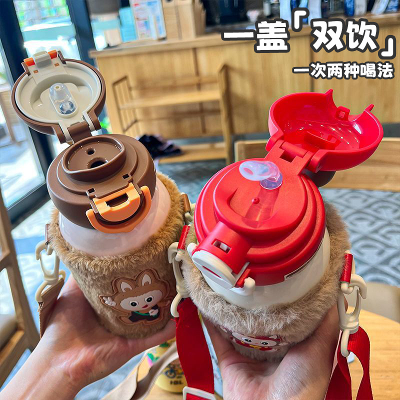 Wholesale of children's insulated cups, cute cartoon student double-drinking straw water cups, boys' and girls' portable water bottles for kindergartens Application Scenario