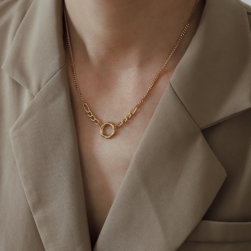 High-end, simple, light luxury, niche titanium steel chain hollowed-out circular necklace sweater chain, non-fading women's 2023 new style