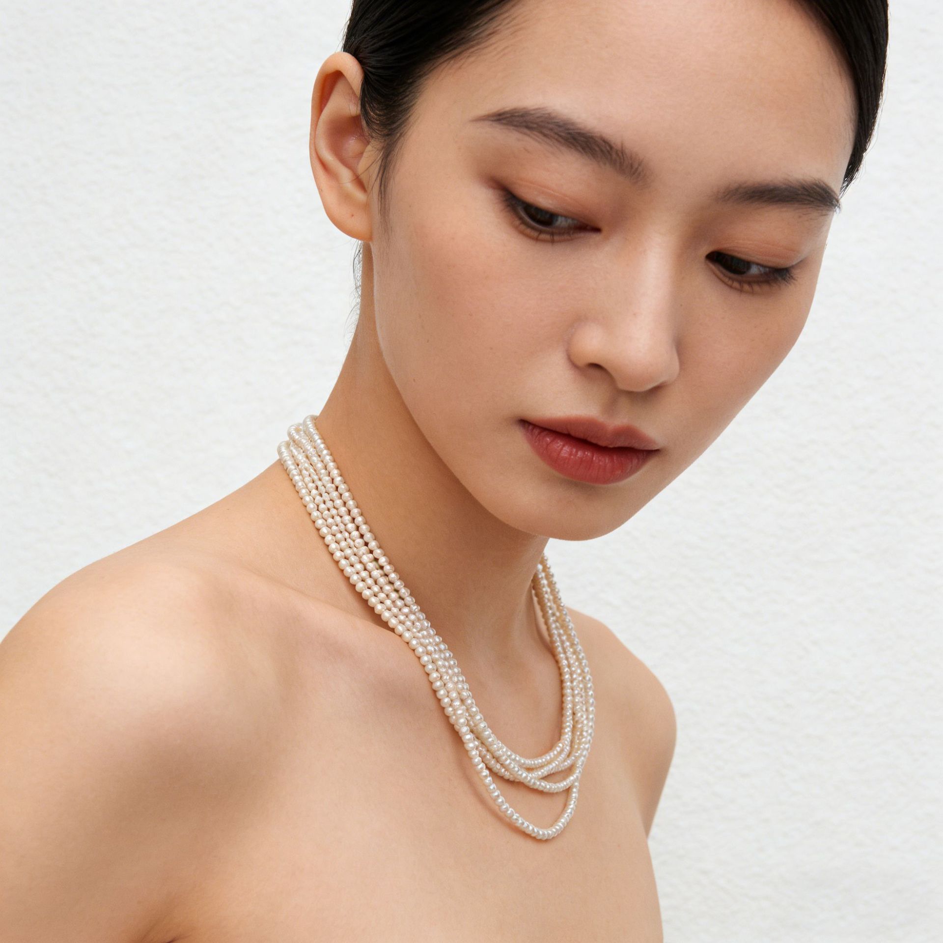 Hyacinth "Paris Dream Play" vintage Classic Hepburn style High-end multi-layer pearl necklace/collarbone chain for women details Picture