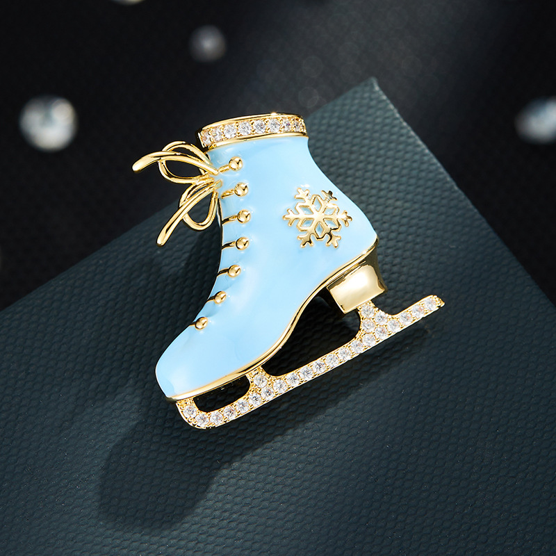 Romantic and fresh blue enamel ice skates brooch, fashionable, light luxury and elegant clothing accessories, exquisite and best-selling brooch Application Scenario