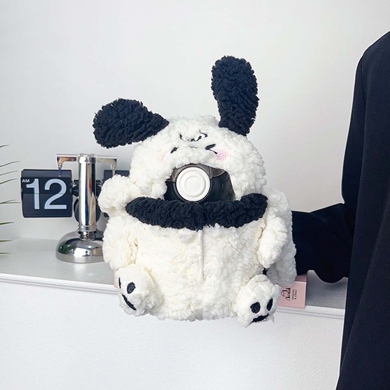 Cute and good-looking water cup protective plush case, portable shoulder strap, crossbody, children's anti-scald and anti-drop plush decoration Application Scenario